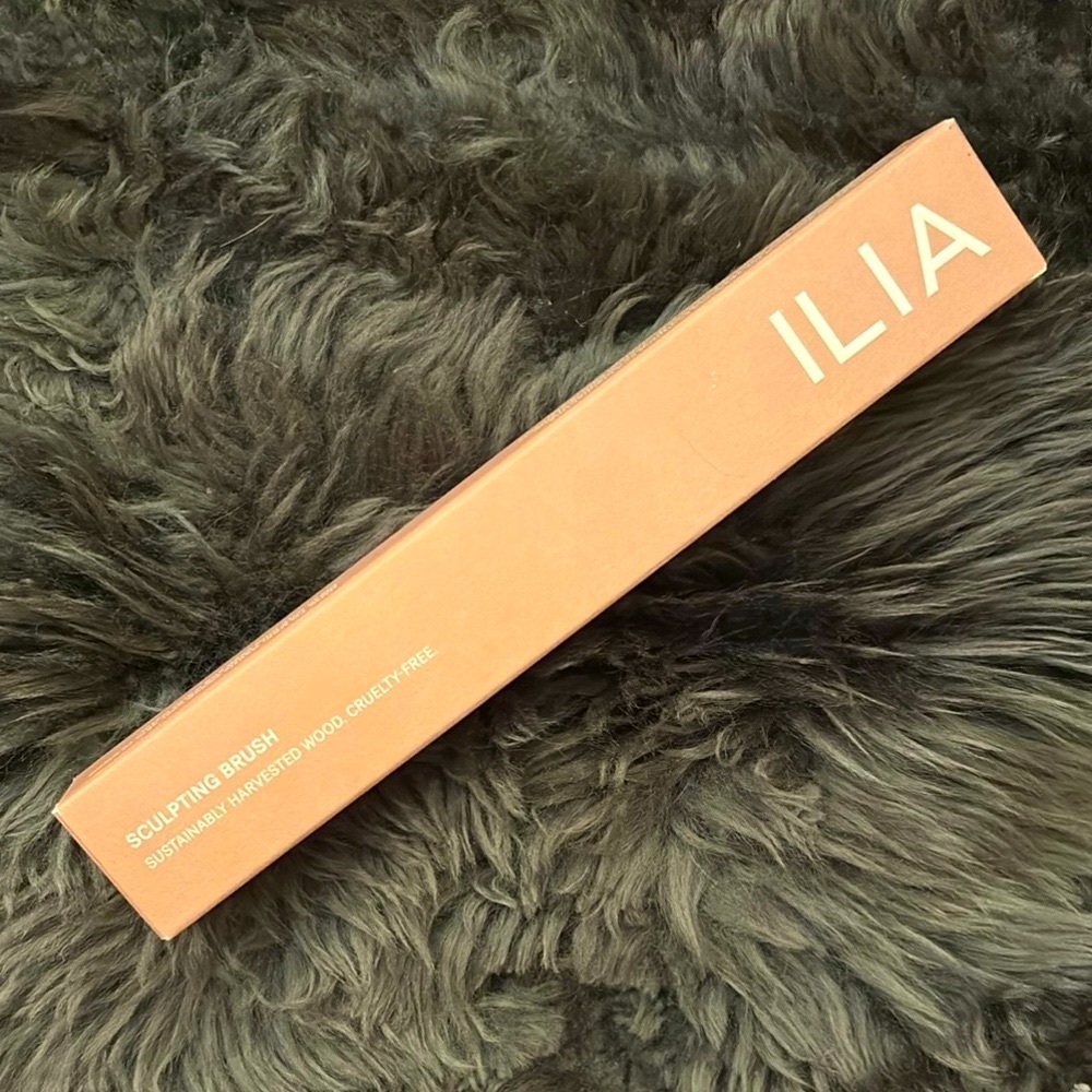 ILIA SCULPTING BRUSH - NIB